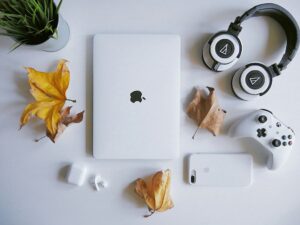 Scopri di più sull'articolo Modern essentials: Navigating work , play , and connectivity for a better creativity