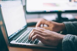 Scopri di più sull'articolo Crafting Tomorrow\’s Software: Coding with the Power of AI