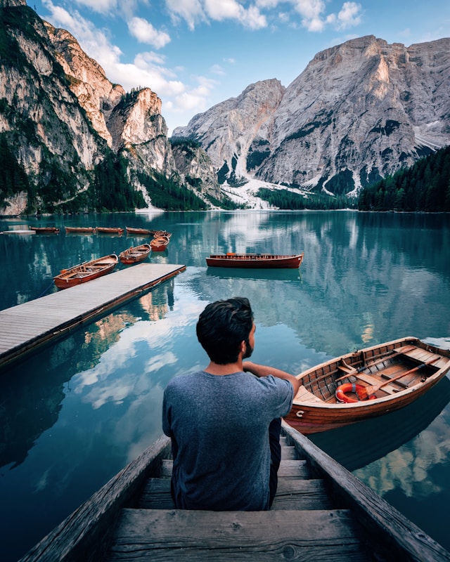 Scopri di più sull'articolo Lost in Tranquility: Embracing the majesty of mountains from the middle of sea
